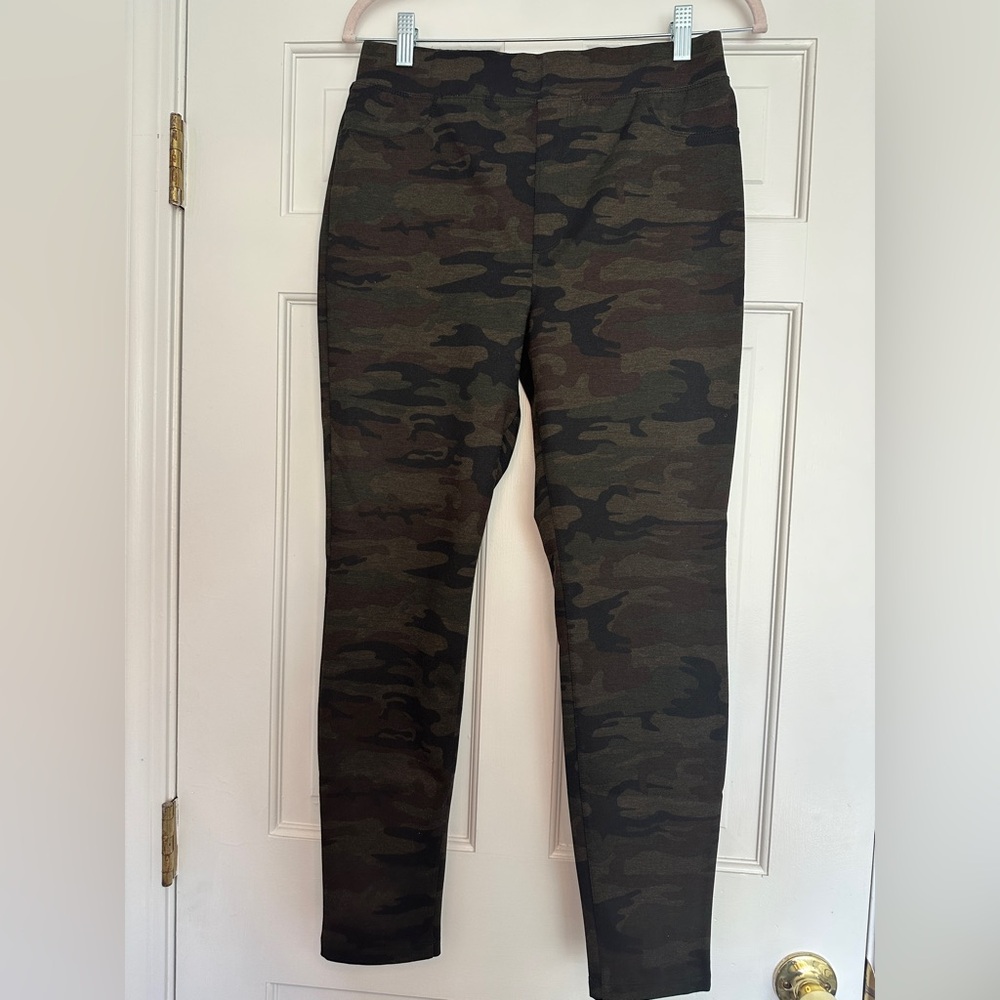 Sanctuary Women's Camouflage Cargo Pants